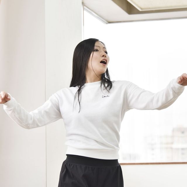 踊るインストラクター